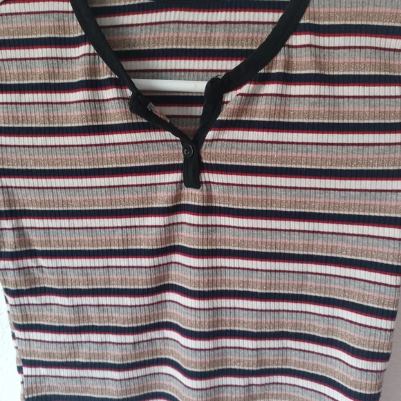 Crop top - Picture 2 of 9